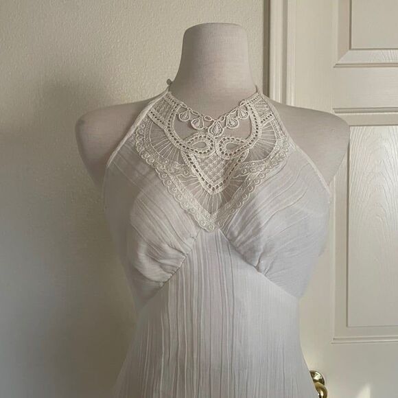 Vintage Boho Wedding Dress Tight Neck Detail, Romantic and Elegant - Picture 2 of 8